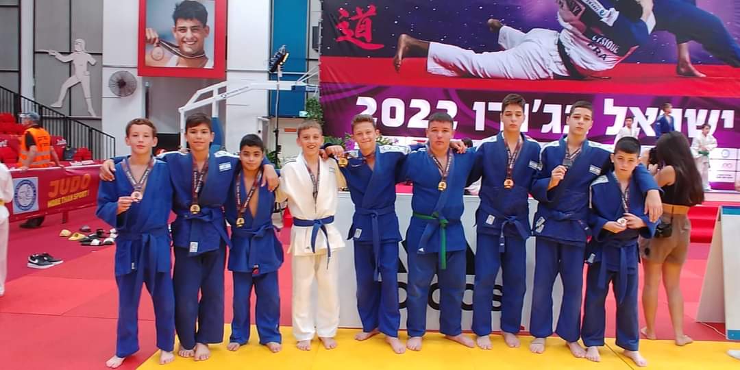 ЧЕМПИОНСКИЙ КВИНТЕТ НА ТАТАМИ