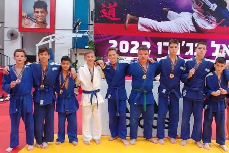 ЧЕМПИОНСКИЙ КВИНТЕТ НА ТАТАМИ